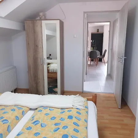 아파트 Mimi Vendeghaz *