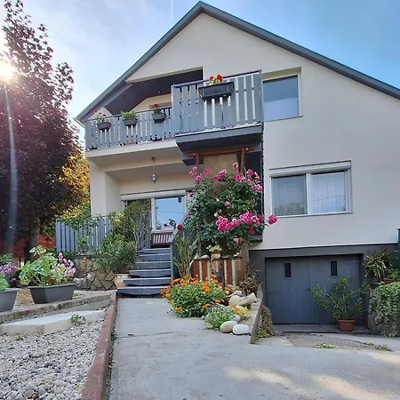 Mimi Vendeghaz شقة شيوفوك